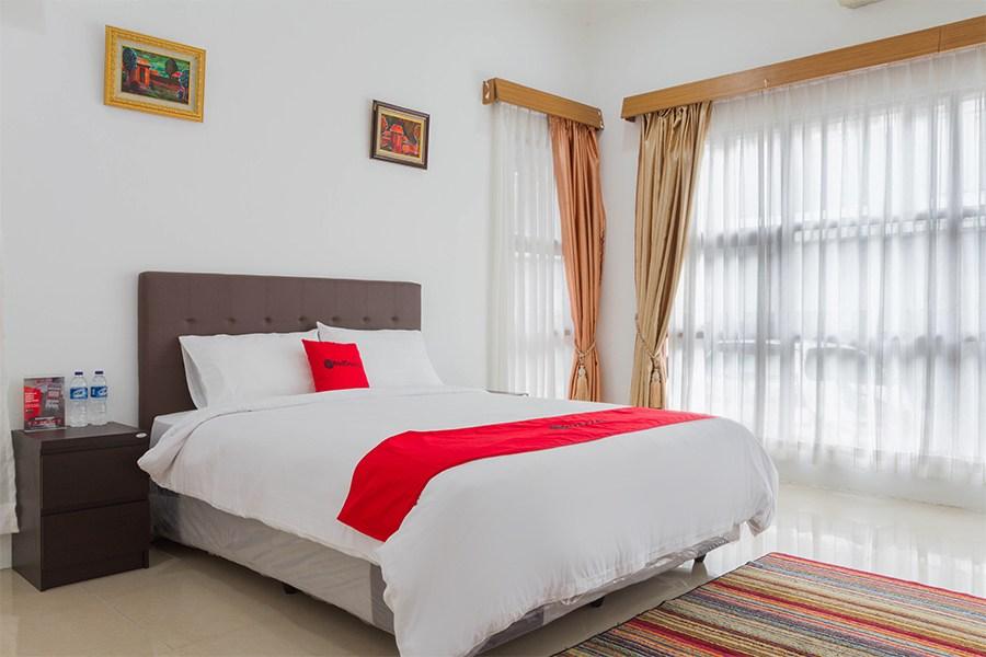 Hotel Reddoorz Near Jatinangor Town Square Extérieur photo