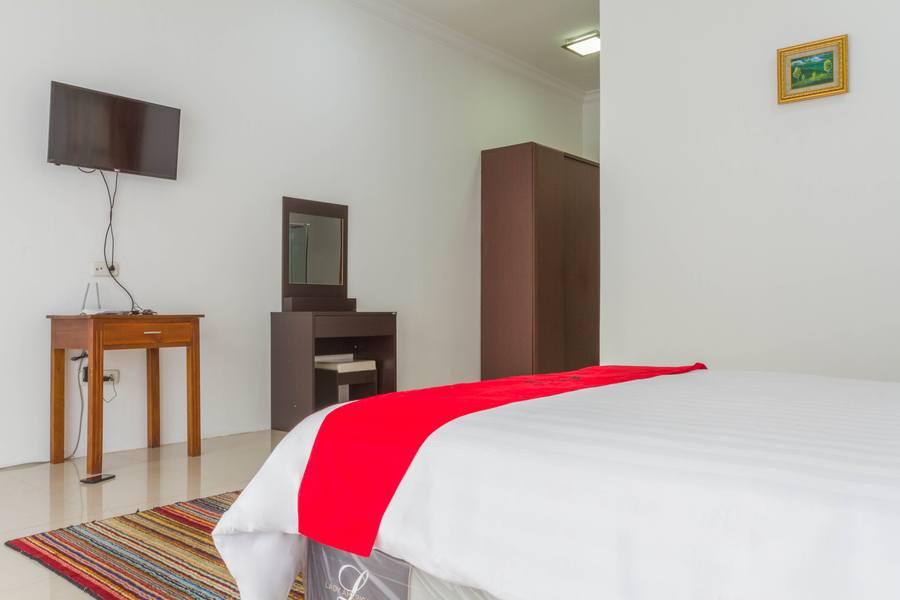 Hotel Reddoorz Near Jatinangor Town Square Extérieur photo