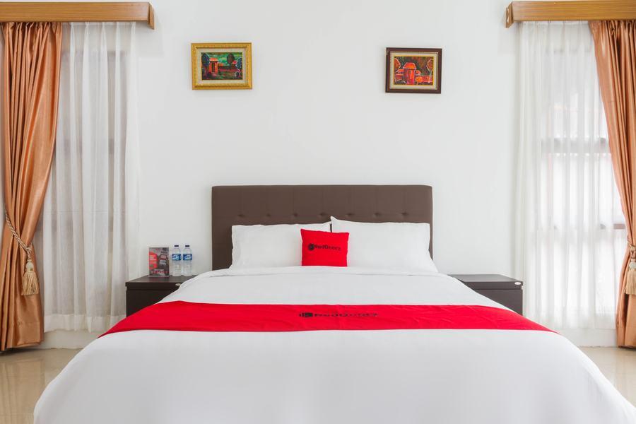 Hotel Reddoorz Near Jatinangor Town Square Extérieur photo
