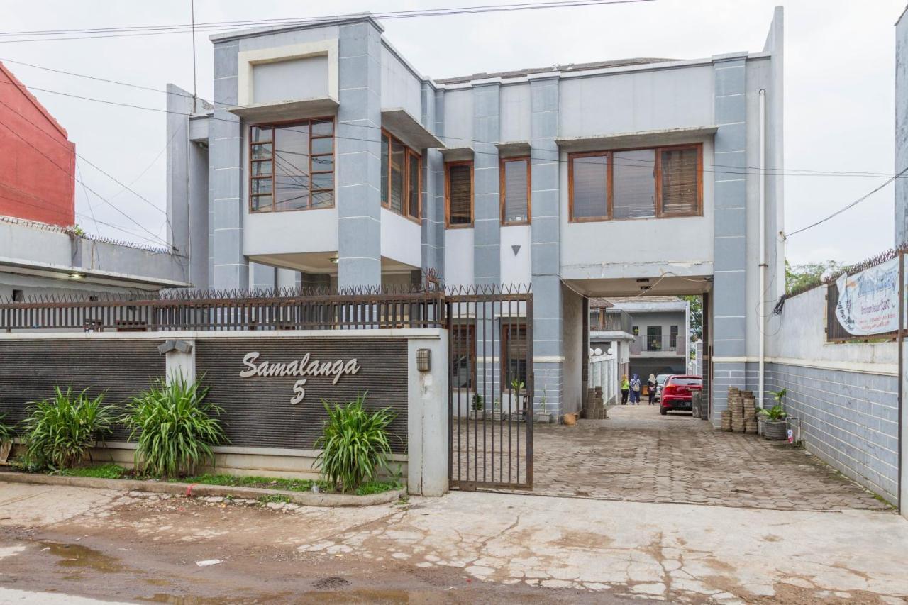 Hotel Reddoorz Near Jatinangor Town Square Extérieur photo