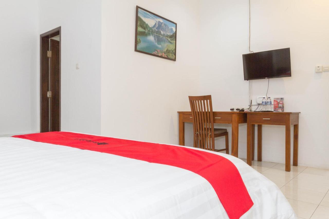Hotel Reddoorz Near Jatinangor Town Square Extérieur photo