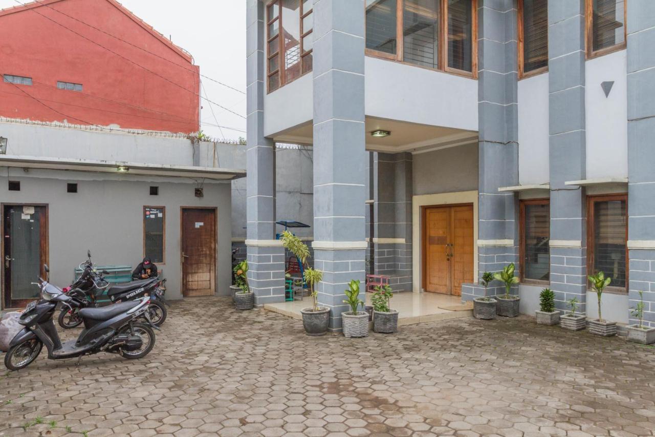 Hotel Reddoorz Near Jatinangor Town Square Extérieur photo