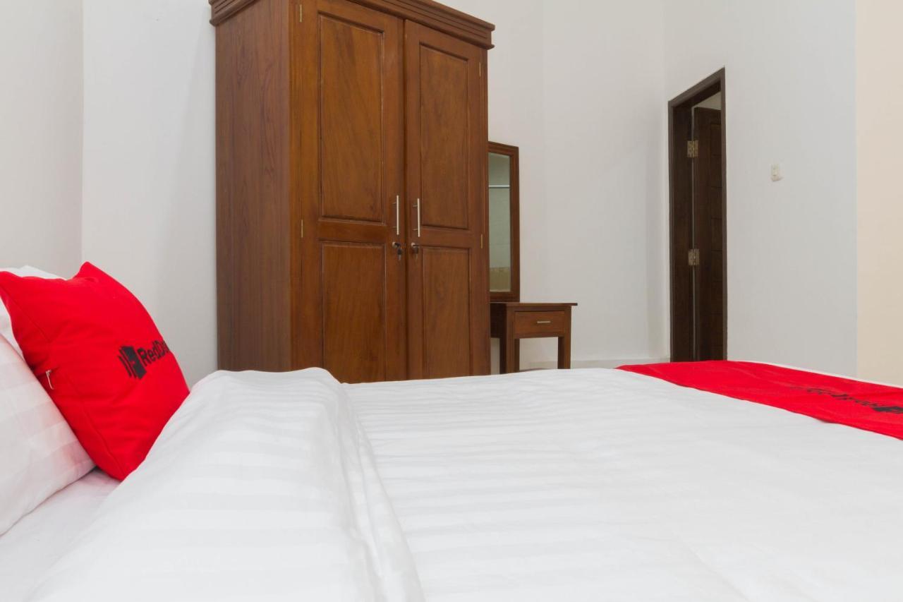Hotel Reddoorz Near Jatinangor Town Square Extérieur photo