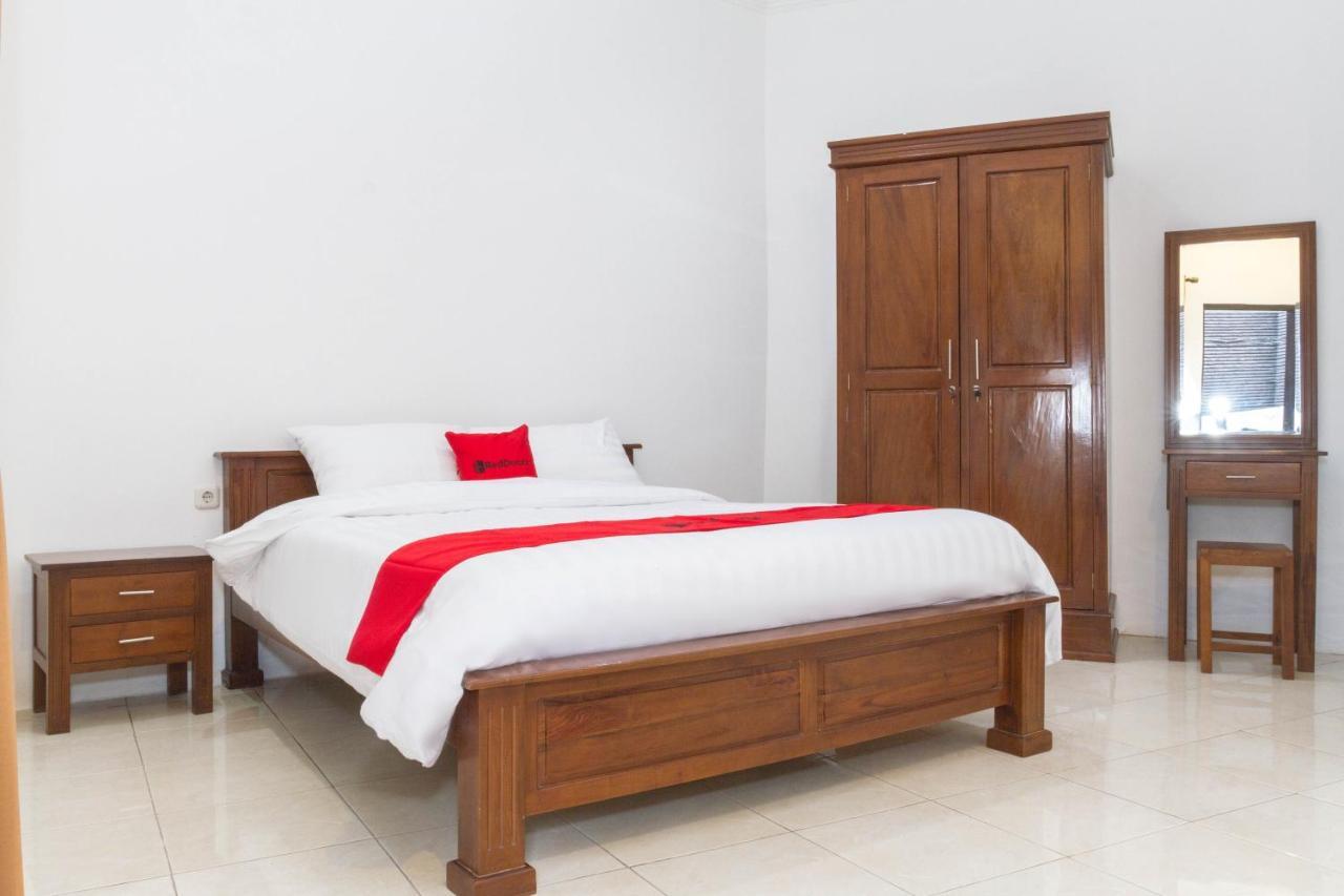 Hotel Reddoorz Near Jatinangor Town Square Extérieur photo