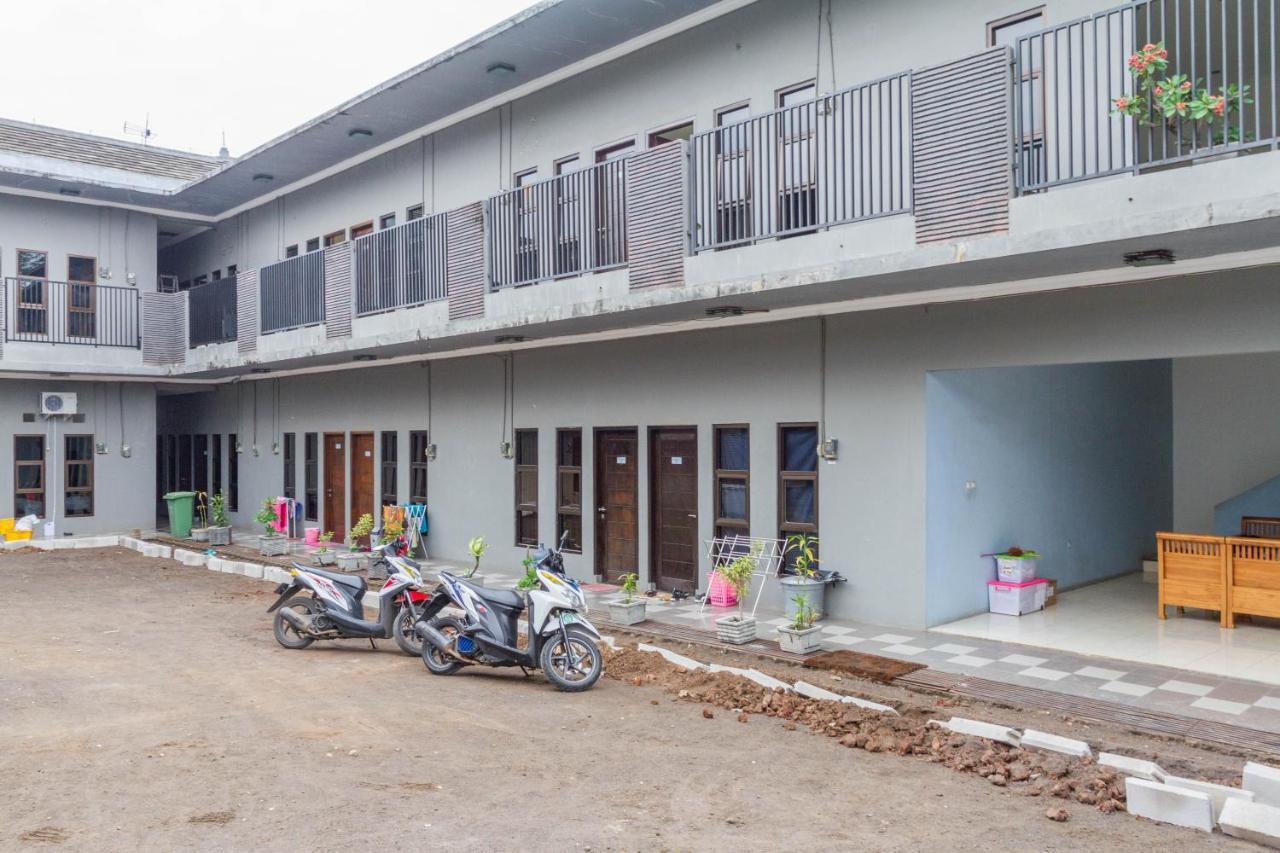 Hotel Reddoorz Near Jatinangor Town Square Extérieur photo