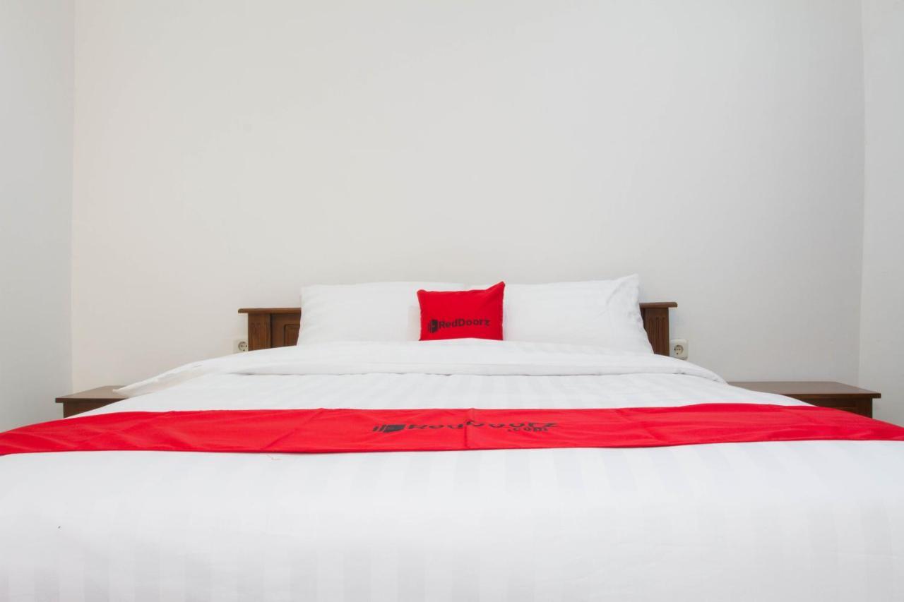 Hotel Reddoorz Near Jatinangor Town Square Extérieur photo