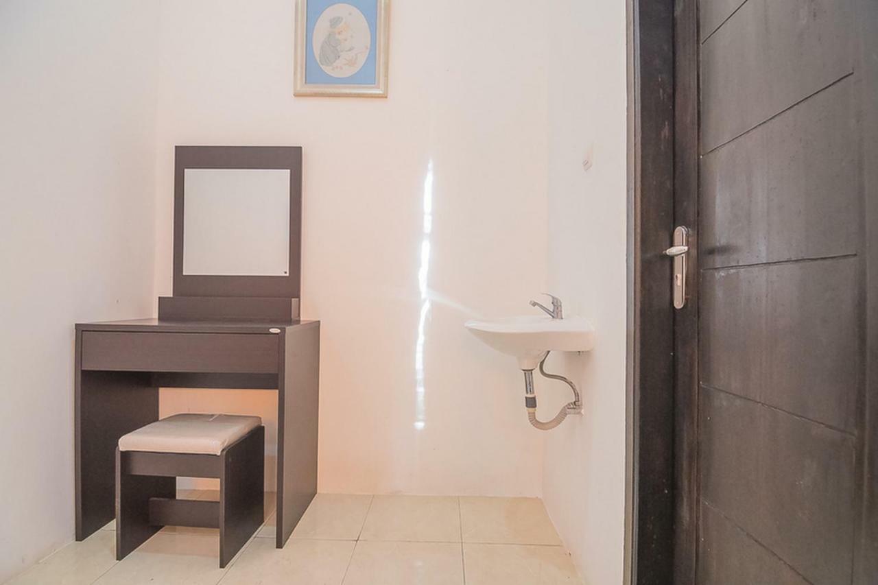Hotel Reddoorz Near Jatinangor Town Square Extérieur photo