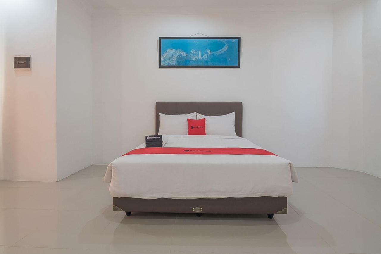 Hotel Reddoorz Near Jatinangor Town Square Extérieur photo