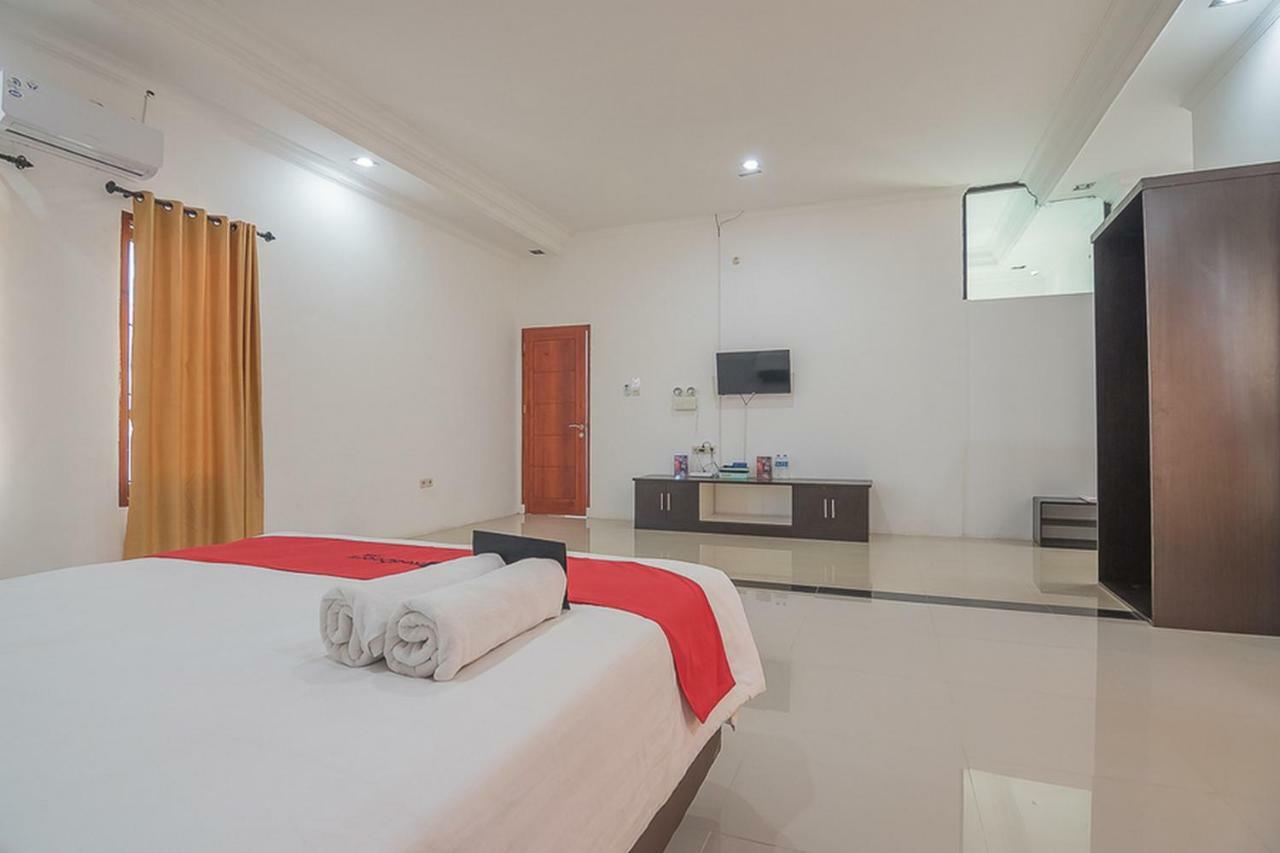 Hotel Reddoorz Near Jatinangor Town Square Extérieur photo