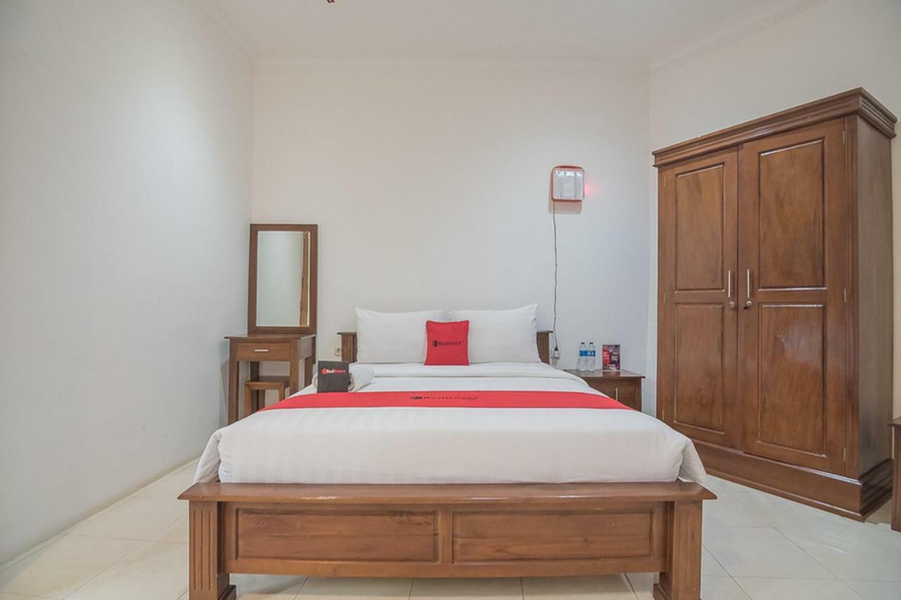 Hotel Reddoorz Near Jatinangor Town Square Extérieur photo