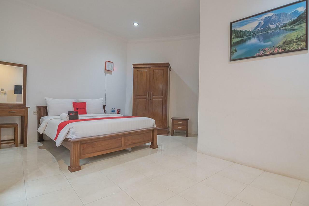 Hotel Reddoorz Near Jatinangor Town Square Extérieur photo
