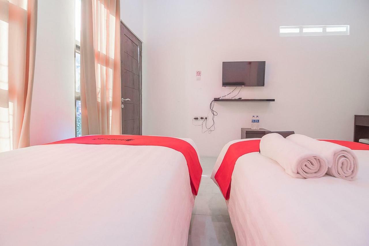 Hotel Reddoorz Near Jatinangor Town Square Extérieur photo