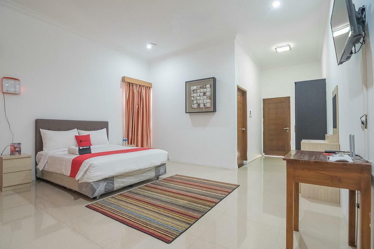 Hotel Reddoorz Near Jatinangor Town Square Extérieur photo