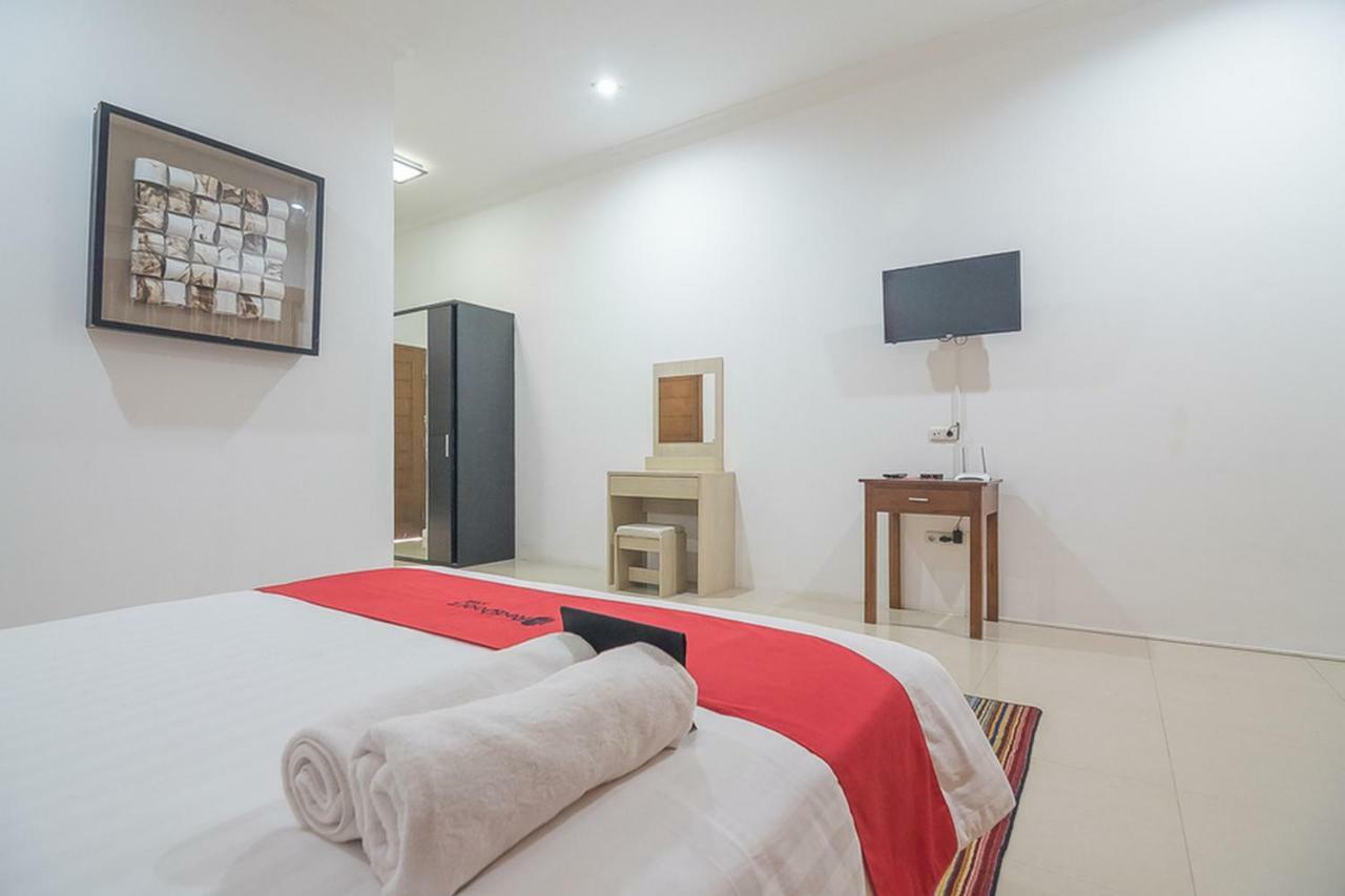 Hotel Reddoorz Near Jatinangor Town Square Extérieur photo